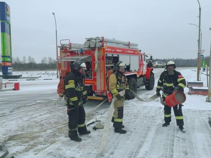 Пожарные отработали возможное возгорание на АЗС в Чешково