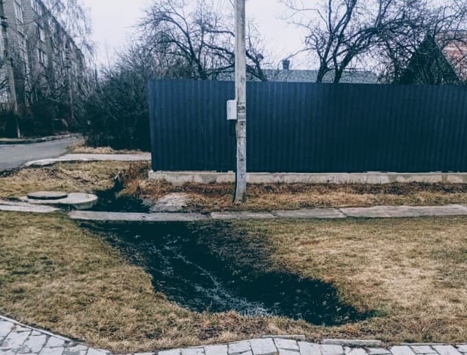 «Зловонный пруд» в Апрелевке ликвидировали за сутки после жалобы жителей