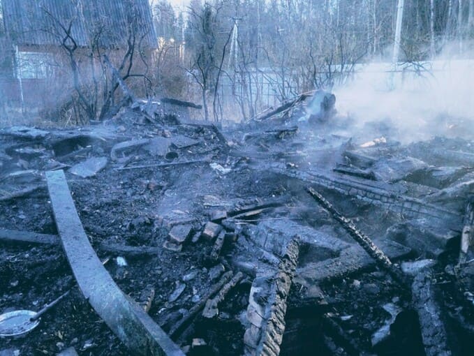 Три человека погибли при пожаре в частном доме под Наро-Фоминском