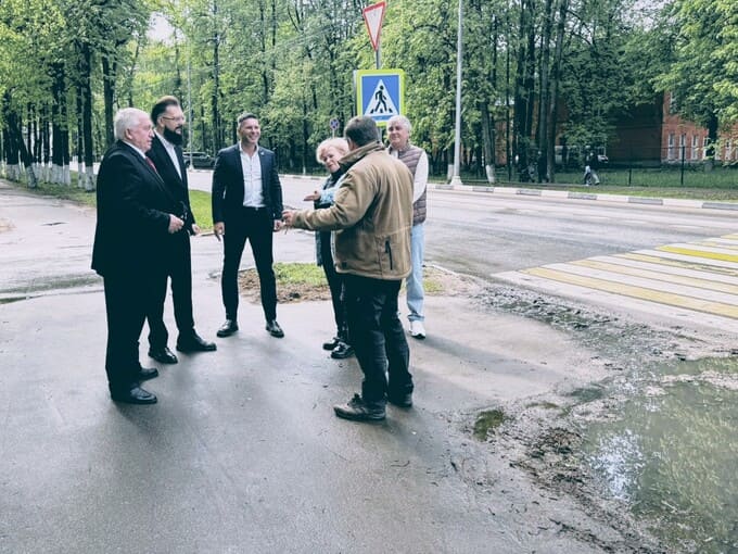 На улице Калинина в Наро-Фоминске после жалоб жителей отремонтируют тротуар