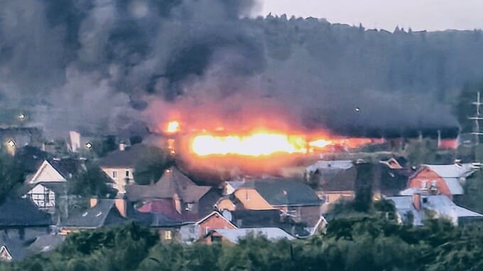 Заброшенная военная часть горела на улице Чапаева в Наро-Фоминске: подробности