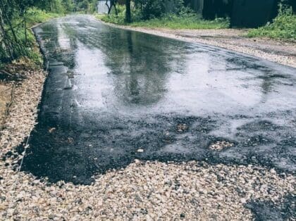 Пыль, ямы, убитые колеса: В Алабино стартовал капремонт улицы Осипенко