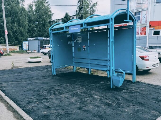Новый асфальт, старая остановка: Калининец всё ещё ждет перемен