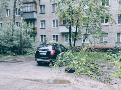 Две истории, один город: в Наро-Фоминске рушатся фасады и падают деревья