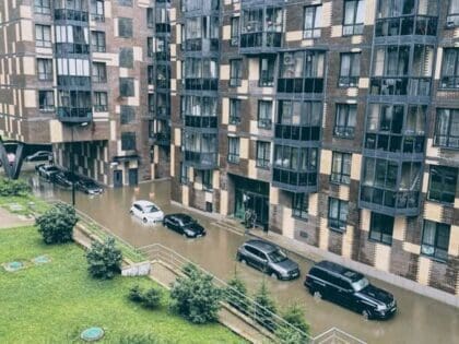 Апрелевка под водой: 44 мм ливня за 3 часа парализовали город