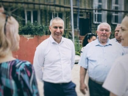 Капремонт в Софьинской школе: 60 рабочих в две смены спасают сроки