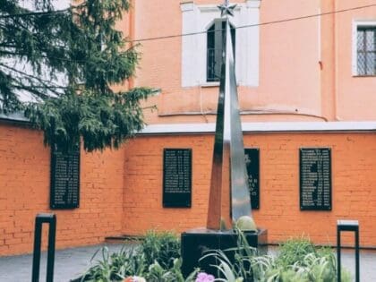 76 имен вернули из забвения: в Бурцево обновили Мемориал павшим воинам