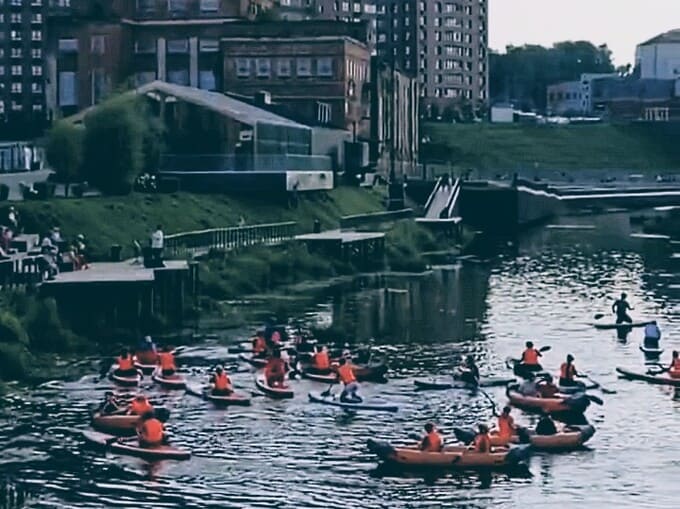 SUP-заплыв на Наре: дань Дню ВМФ и часть новой традиции