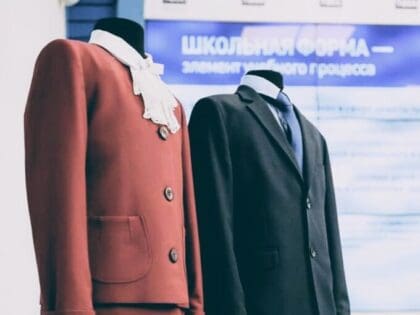 Образ старых дев: зачем ГОСТ превратил школьную форму в «советский ретроспектив» Образ старых дев: зачем ГОСТ превратил школьную форму в «советский ретроспектив»