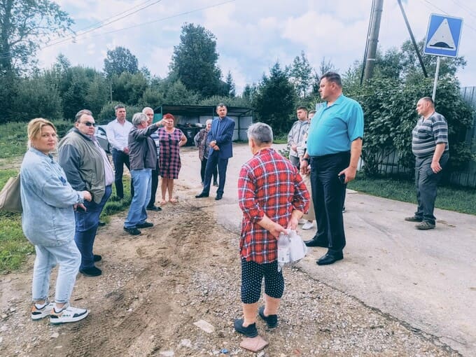 Проблемы улицы Ермолаева в Наро-Фоминске: жители добились решений по мусору, дороге и деревьям