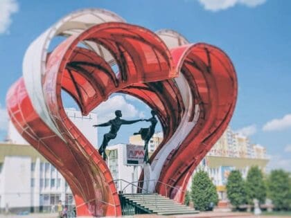 Виктору Митрошину — 70: Его «Сердца влюбленных» стали символом Наро-Фоминска