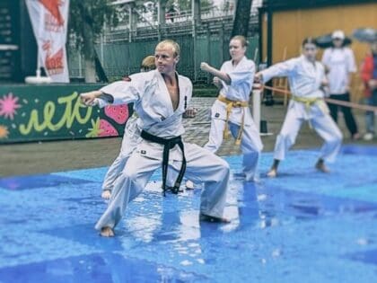 Стальная сотня в Наро-Фоминске: 100 человек сделали по 100 отжиманий в День физкультурника