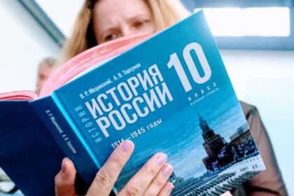 Школьный апгрейд-2025: ГОСТ на форму, единый учебник и оценка за поведение