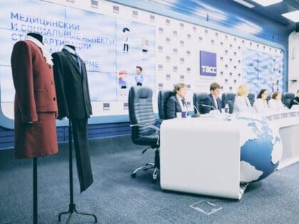 Образ старых дев: зачем ГОСТ превратил школьную форму в «советский ретроспектив»