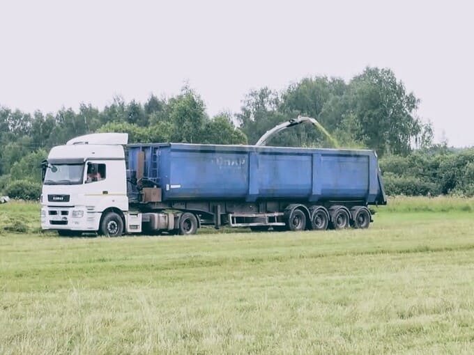 Уборочная страда в Наро-Фоминске: 12 350 гектаров, 50 тонн молока и зимние запасы