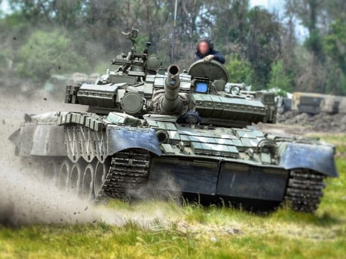 День танкиста в Наро-Фоминске: Глава округа поздравил танкистов Кантемировской и Таманской дивизий