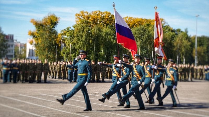 Глава округа поздравил танкистов Кантемировской и Таманской дивизий