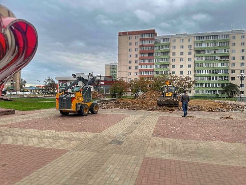 На Молодежной площади началась реконструкция: плитка, фонтан и сомнения жителей