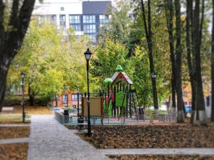 В Наро-Фоминске открыли обновленный Детский сквер на Калинина. Вот что изменилось В Наро-Фоминске открыли обновленный Детский сквер на Калинина. Вот что изменилось