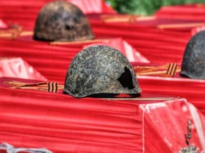 В деревне Покровка перезахоронят трёх бойцов, найденных поисковиками В деревне Покровка перезахоронят трёх бойцов, найденных поисковиками