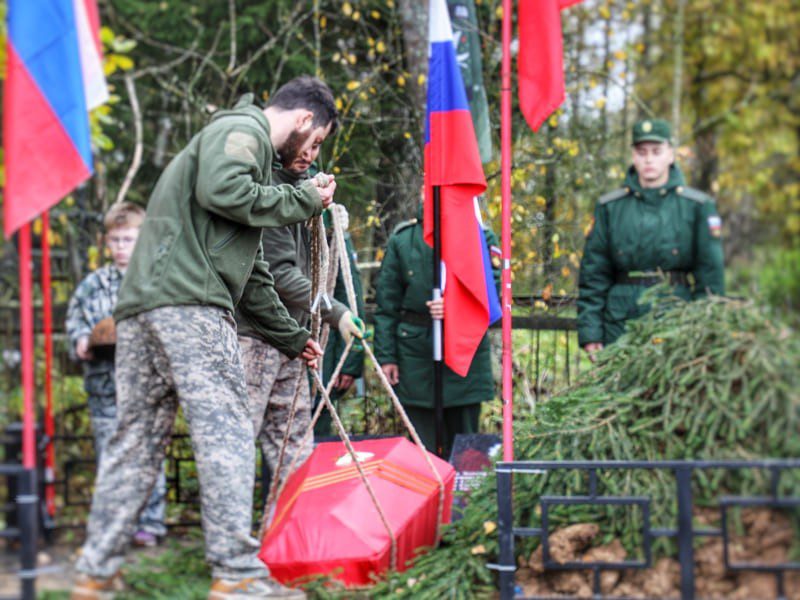 В деревне Покровка открыли мемориал и с почестями захоронили бойцов 110-й дивизии