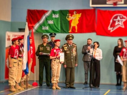 В Наро-Фоминске новому отряду юнармейцев вручили удостоверения. Фото: Совет депутатов Наро-Фоминский городской округ / ВКонтакте