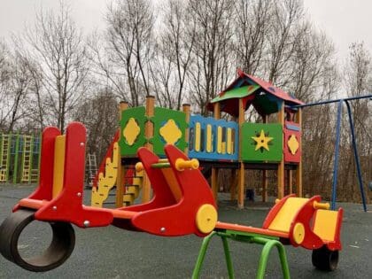В Малых Горках открывают детскую площадку