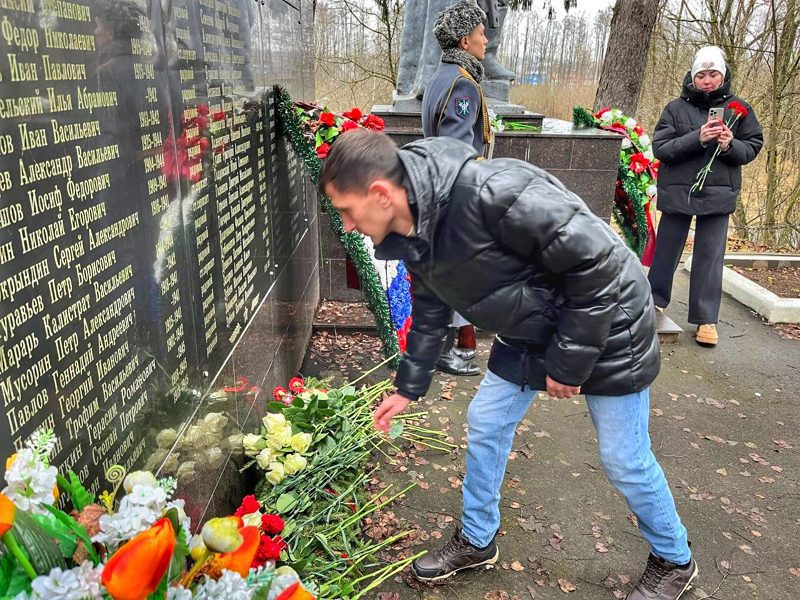 Память павших почтили в Юшково в День Неизвестного солдата