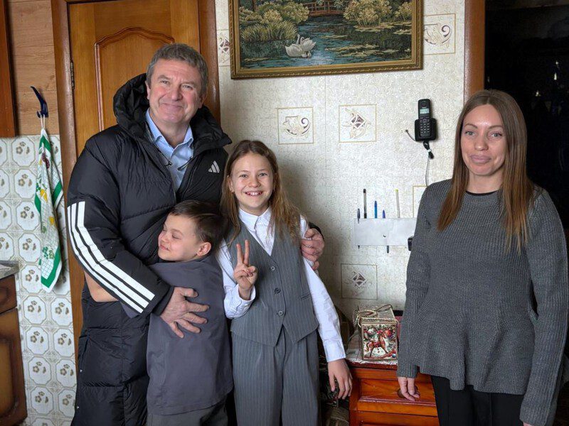 Олег Рожнов принёс новогоднее чудо детям защитника в Апрелевке