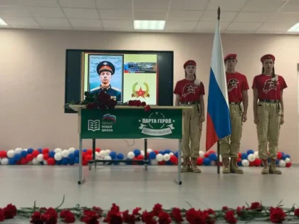 Парта Героя капитану Урманцеву в Алабинской школе