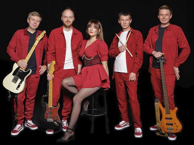 Карнавал ностальгии: кавер-группа CopyPaste зажжет новогоднюю дискотеку в Апрелевке