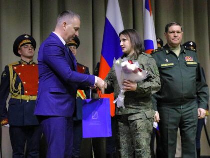 Награды 16 военнослужащим Таманской дивизии под Наро-Фоминском вручает Роман Шамнэ