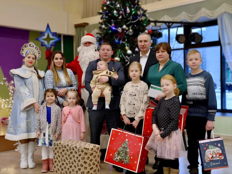 «Ёлка желаний» в Наро-Фоминске: подарки детям героев