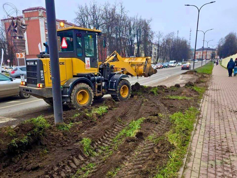 На Площади Свободы в Наро-Фоминске началась подготовка к посадке газона