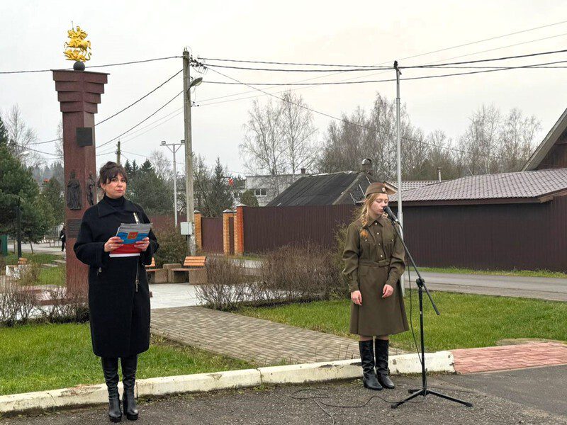 Школьница из Каменского прочла «Балладу о зенитчицах» в день битвы за Москву