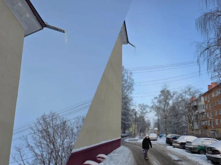 Опасные сосульки на ул. Ленина в Наро-Фоминске после ремонта кровли