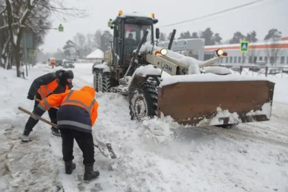 Снегопад в Наро-Фоминске: уборка снега усилена, жителей просят быть осторожнее