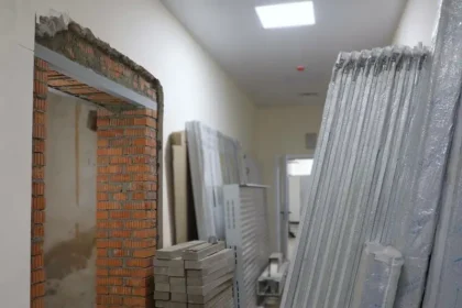 В кардиологическом корпусе Наро-Фоминской больницы начался монтаж лифтов