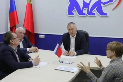 Жильцы, семьи бойцов и отставной военный: Роман Шамнэ провел приём населения