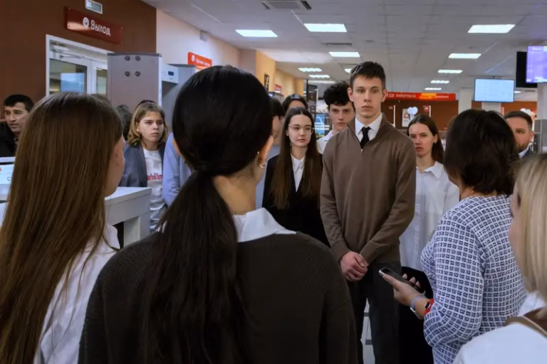 Экскурсия в МФЦ: школьники Апрелевки в Наро-Фоминске