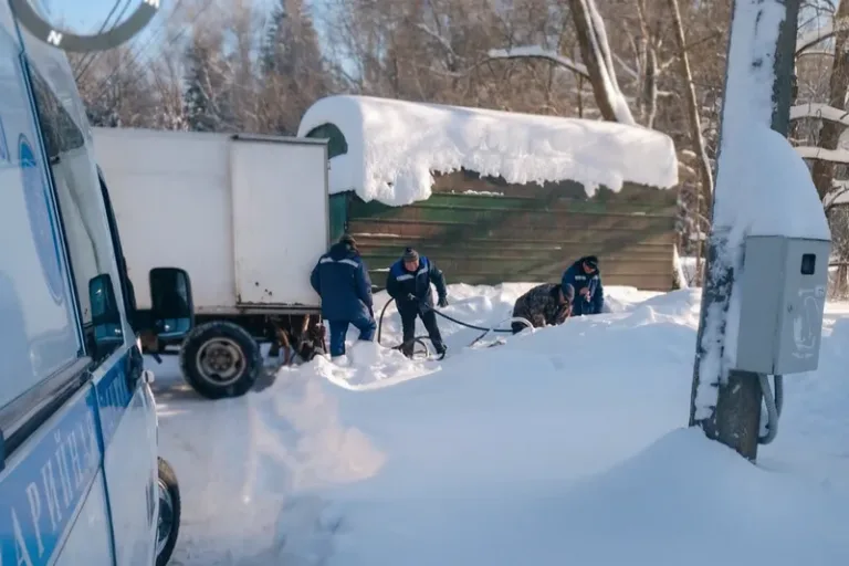 Коммунальщики укладывают новые полиэтиленовые трубы водоснабжения в Наро-Фоминске