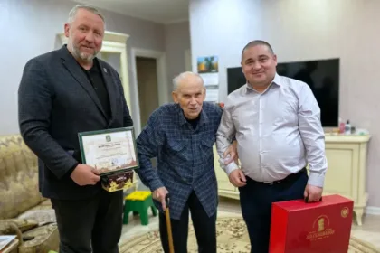 85 лет мужества и слова: в Селятино поздравили ветерана Афганистана Валерия Позднякова