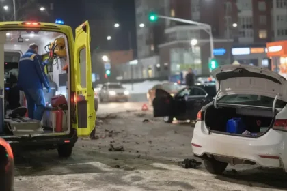 Тройное ДТП на перекрёстке в Мальково: пострадавшим оказывают помощь на месте