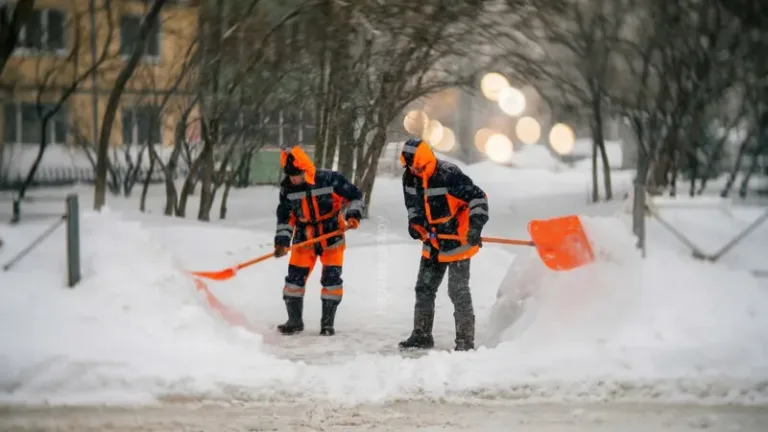 Снегопад в Наро-Фоминском округе, заснеженные улицы, февраль 2026