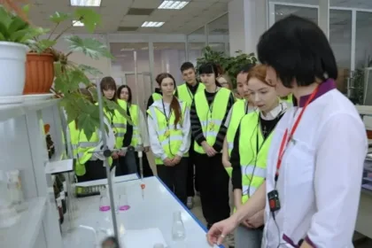 Будущие медики Наро-Фоминска освоили методы химанализа в лаборатории «Элинара»